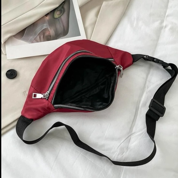 💙Women’s Red Double Pockets Adjustable Strap Medium Sized Fanny Pack - Picture 6 of 8